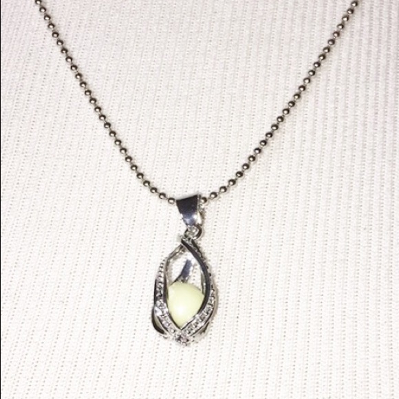 Super Cute Necklace With Caged Iridescent Stone - Picture 5 of 7